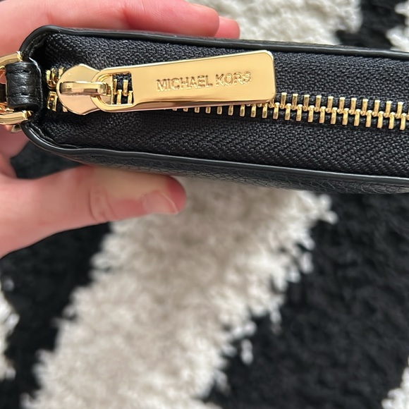 NWT MICHAEL KORS Black&Gold WristletWallet with Compartments100% Genuine Leather - Picture 3 of 17